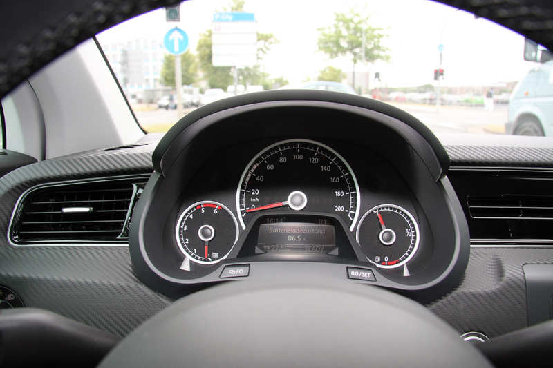 Illustration for article titled Driving Volkswagen's 261 MPG Car Is Like Driving The Future